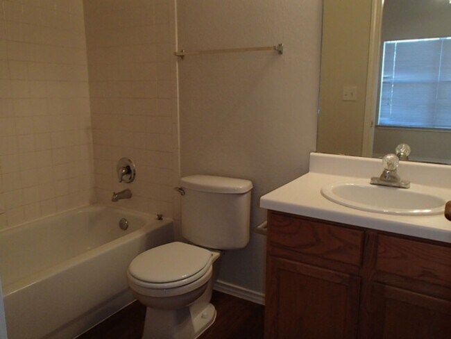 Foto del edificio - Charming 3BD/ 2BA Duplex For Lease