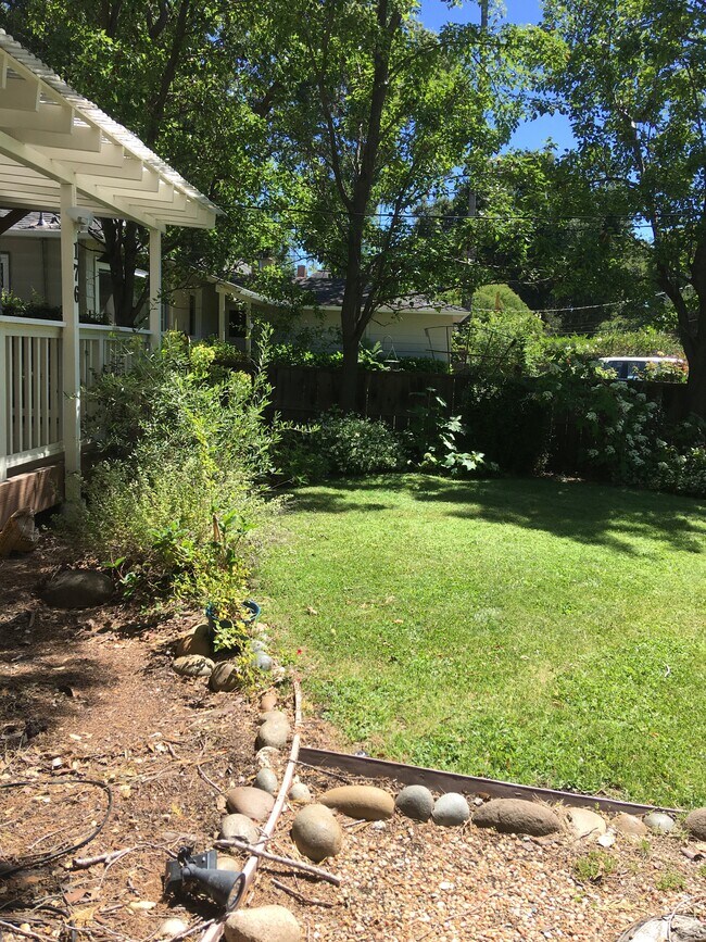 Foto del edificio - 176 Spruce Ave