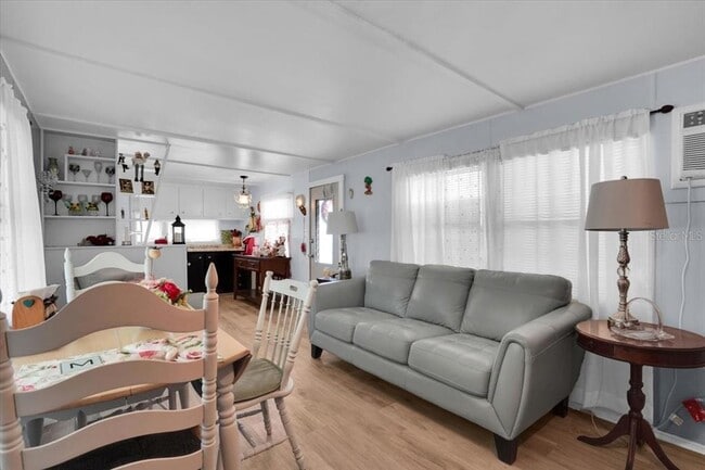 Foto del edificio - 4124 12th St Ct E