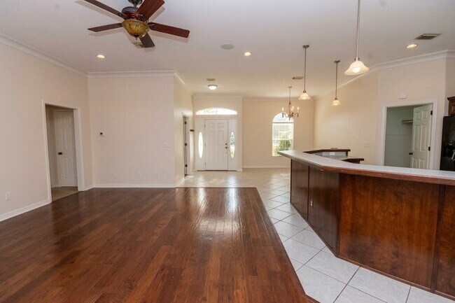 Foto del edificio - Spacious Northeast Pensacola Home Near UWF with 3 Bedrooms, 2 Baths, Office, 2-Car Garage & Priva...