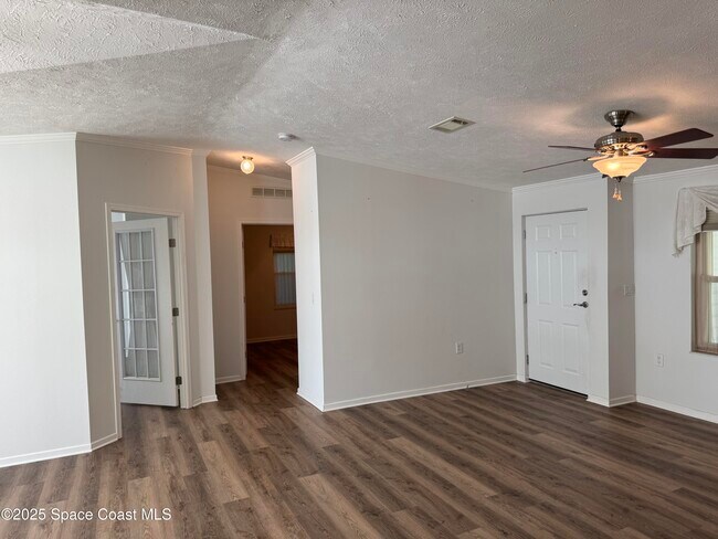 Foto del edificio - 159 Blue Jay Ln