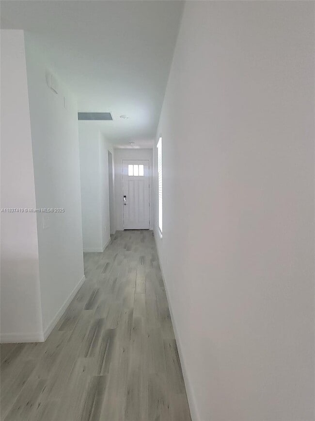 Foto del edificio - 5727 Gingham Dr