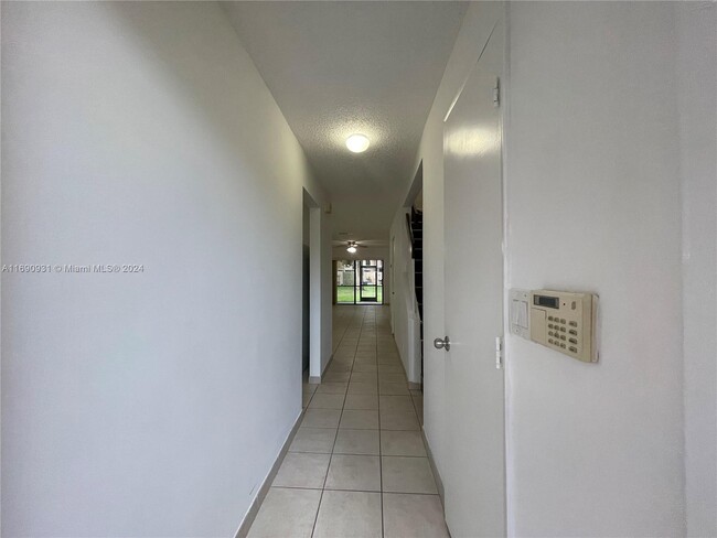 Foto del edificio - 9501 NW 14th Ct