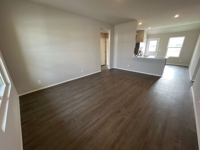 Foto del edificio - *Rent FREE until May 1 + NO HIDDEN FEES!* Your NEW HOME! Three Bedroom | Two Bath Home in Claremore