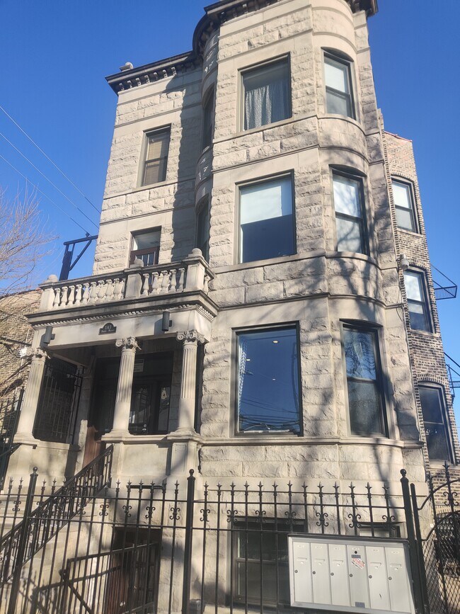 Exterior - 1143 N Mozart St