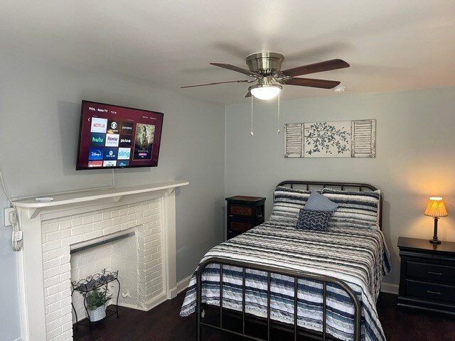 Este acogedor estudio cuenta con un televisor inteligente Roku de 45 pulgadas. - 3811 Gallatin Pike