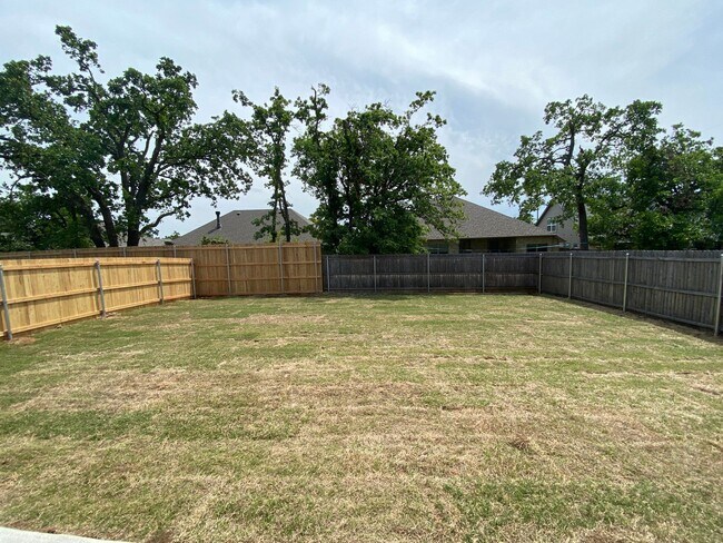 Building Photo - 4 Bed 2 Bath Home in Edmond