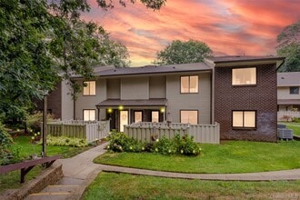Building Photo - 703 Hilltop Ct