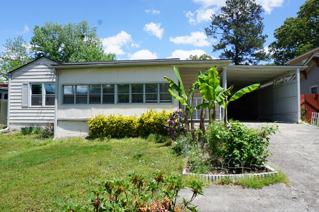 Building Photo - 5989 Oak Rd