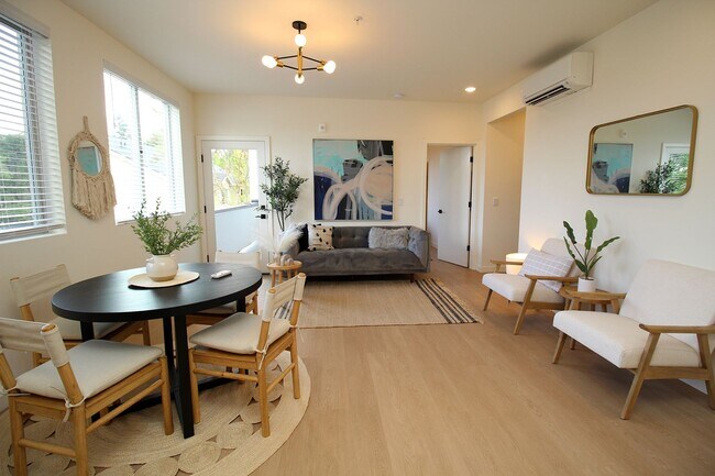 Foto del edificio - 7530 N Richmond Ave