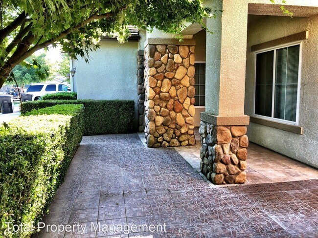 Building Photo - 5 br, 3 bath House - 143 W. Reese Ave.