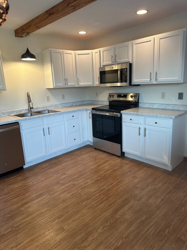 Building Photo - 2810 Willow Dr