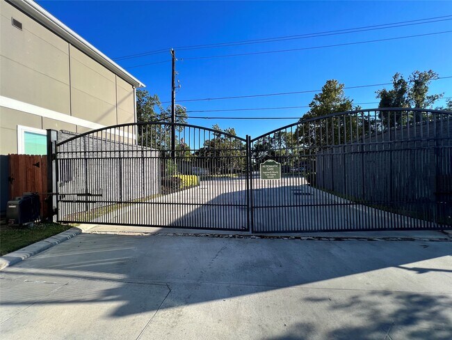 Foto del edificio - 6712 Parker Oaks Ln