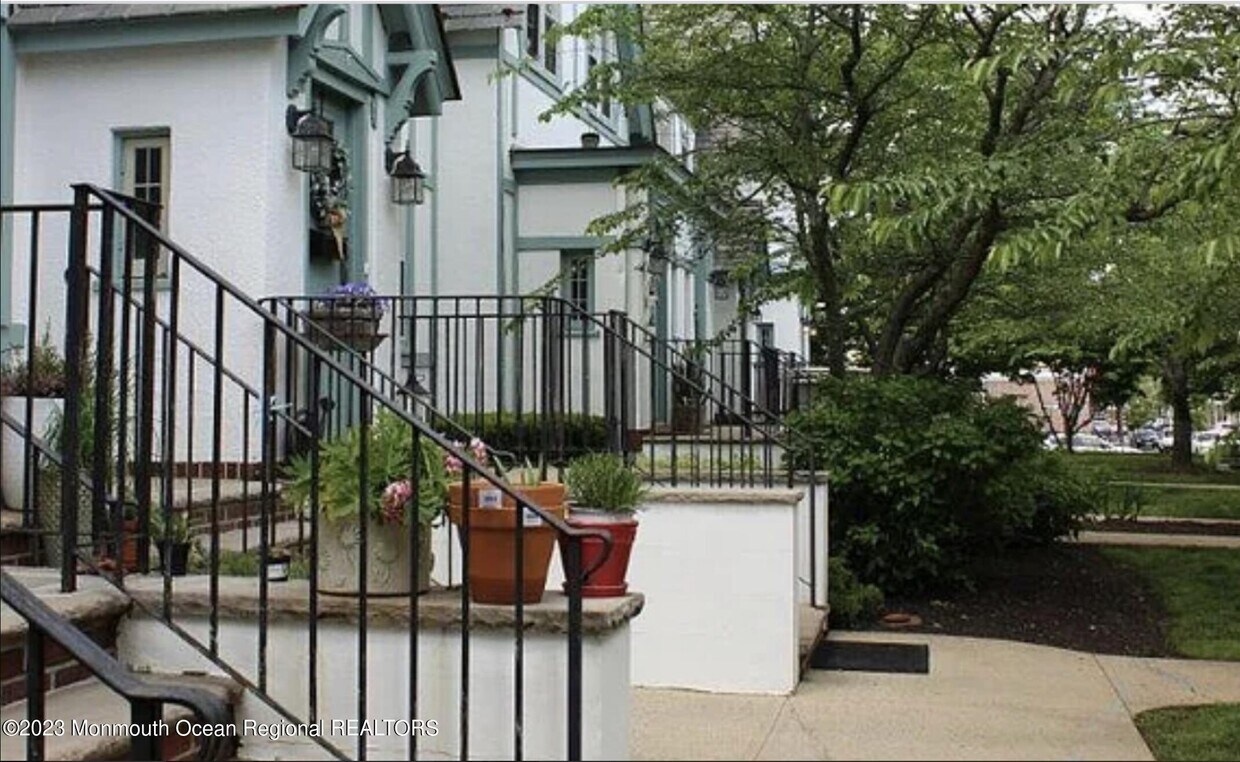 186 Broad St, Red Bank, NJ 07701 Room for Rent in Red Bank, NJ