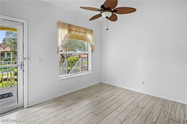 Foto del edificio - 9851 Costa Mesa Ln