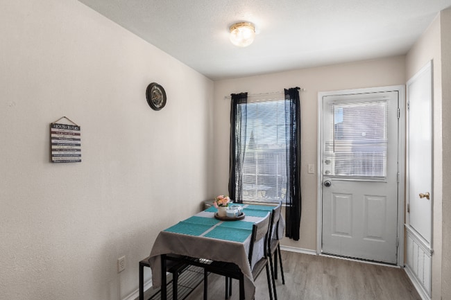 Foto del edificio - 2803 Vernice Loop