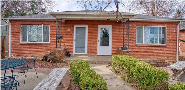 Fachada exterior del edificio con exterior totalmente de ladrillo. - 755 19th St