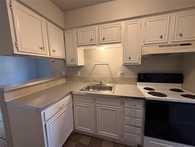 Building Photo - 4303 Duval St