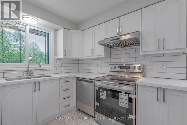 Building Photo - 98 Carlyle Dr
