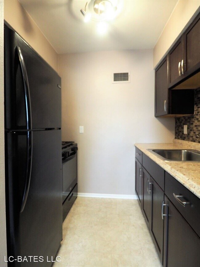 Foto del edificio - 5601 Dewey Ave