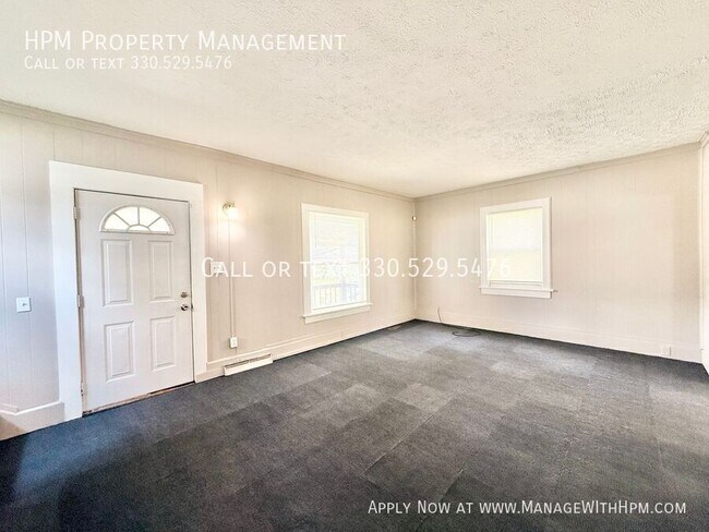 Foto del edificio - 2202 Brownlee Ave NE