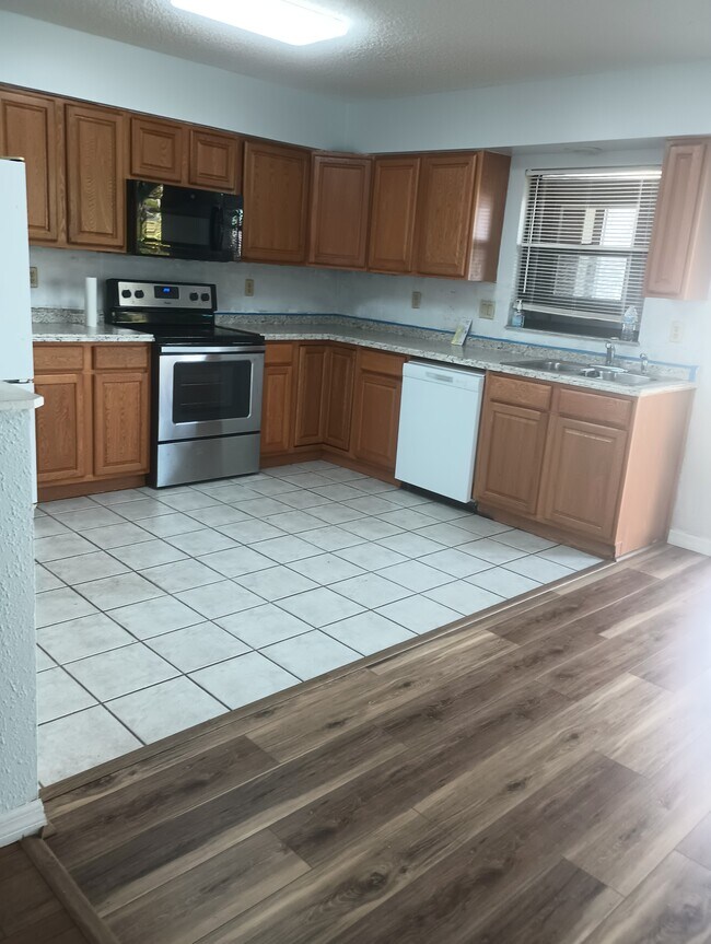 Building Photo - 2626 Lear Rd