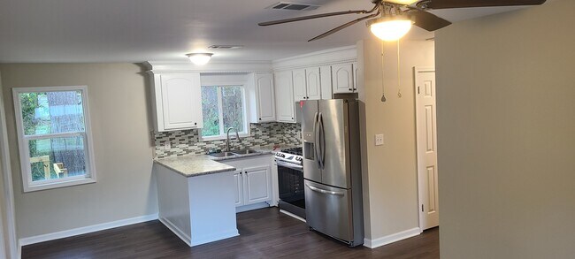 Building Photo - 209 S Fox Hall Rd