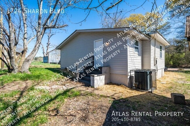 Building Photo - 1724 Sharon Blvd