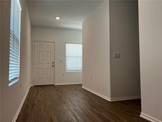 Foto del edificio - 14212 Lyndora Ln