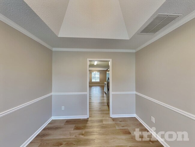 Building Photo - 5702 Colonnade Dr