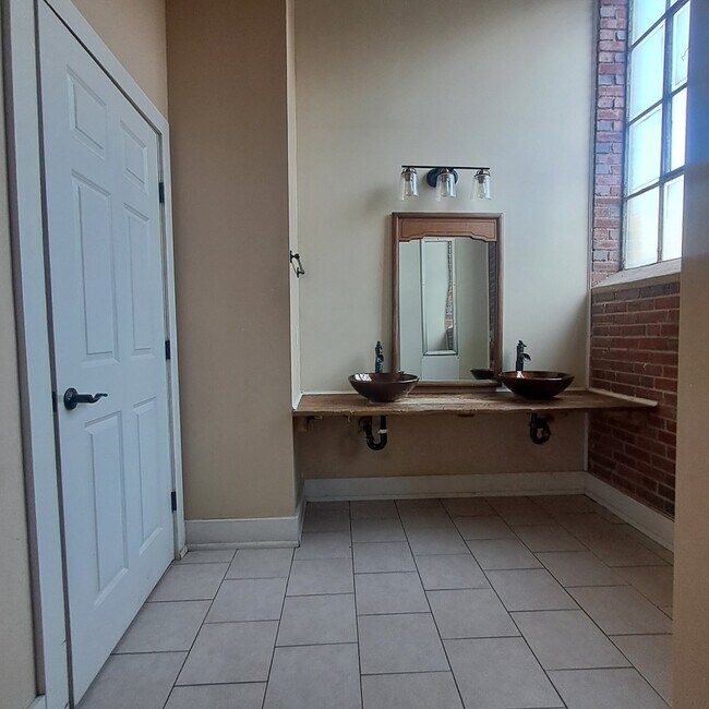 Foto del edificio - 632 Roanoke Ave