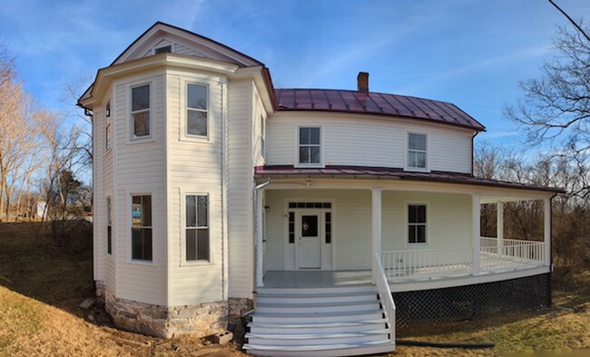 Building Photo - Beautifully Restored Home in Clarke County