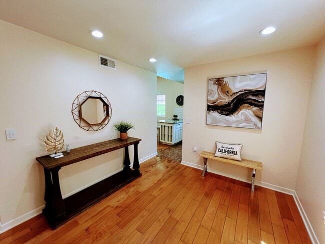 Foto del edificio - 5309 Lockhurst Dr