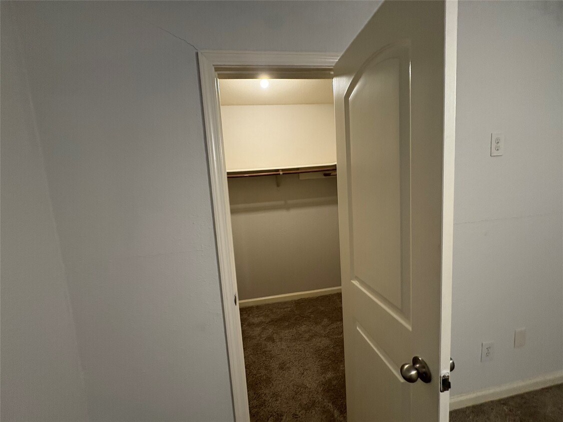 Building Photo - 1307 Silver Morning Dr