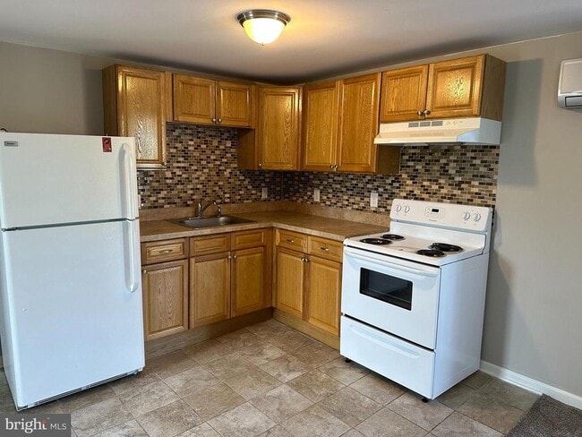 Building Photo - 2244 York Rd