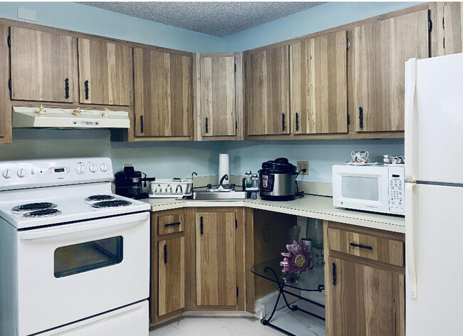 Building Photo - 334 Pine Ridge Cir