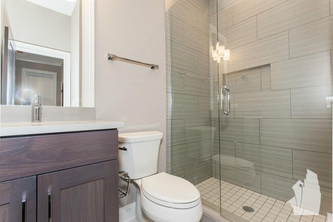 Building Photo - 870 W Lill Ave