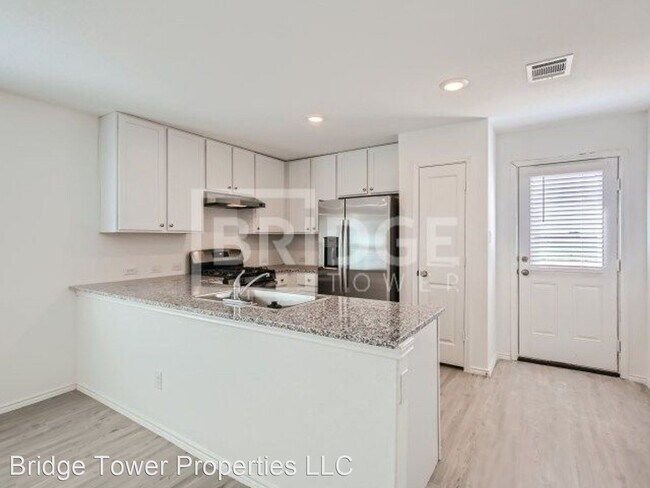 Building Photo - 3 br, 2 bath House - 2403 Lake Hills