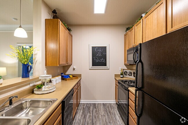 Escocia - 2 habitaciones, 2 baños - 1.075 pies cuadrados - Cocina - Abberly Pointe Apartment Homes