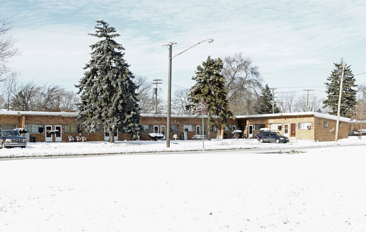 Building Photo - Le Chateau Apartments