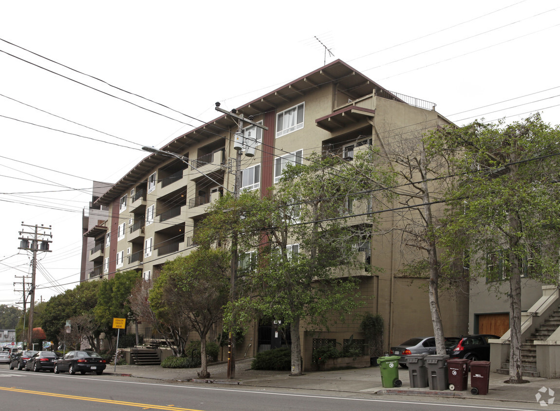 Building Photo - Grand Lake Towers