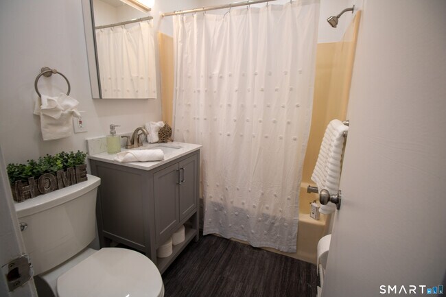 Foto del edificio - 12 Home St