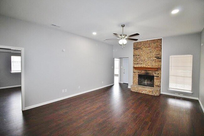 Building Photo - 716 Oteca Dr