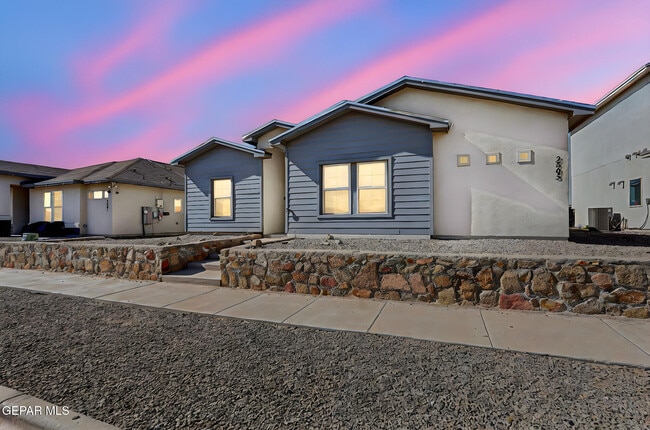 Foto del edificio - 2505 Mike Price Dr