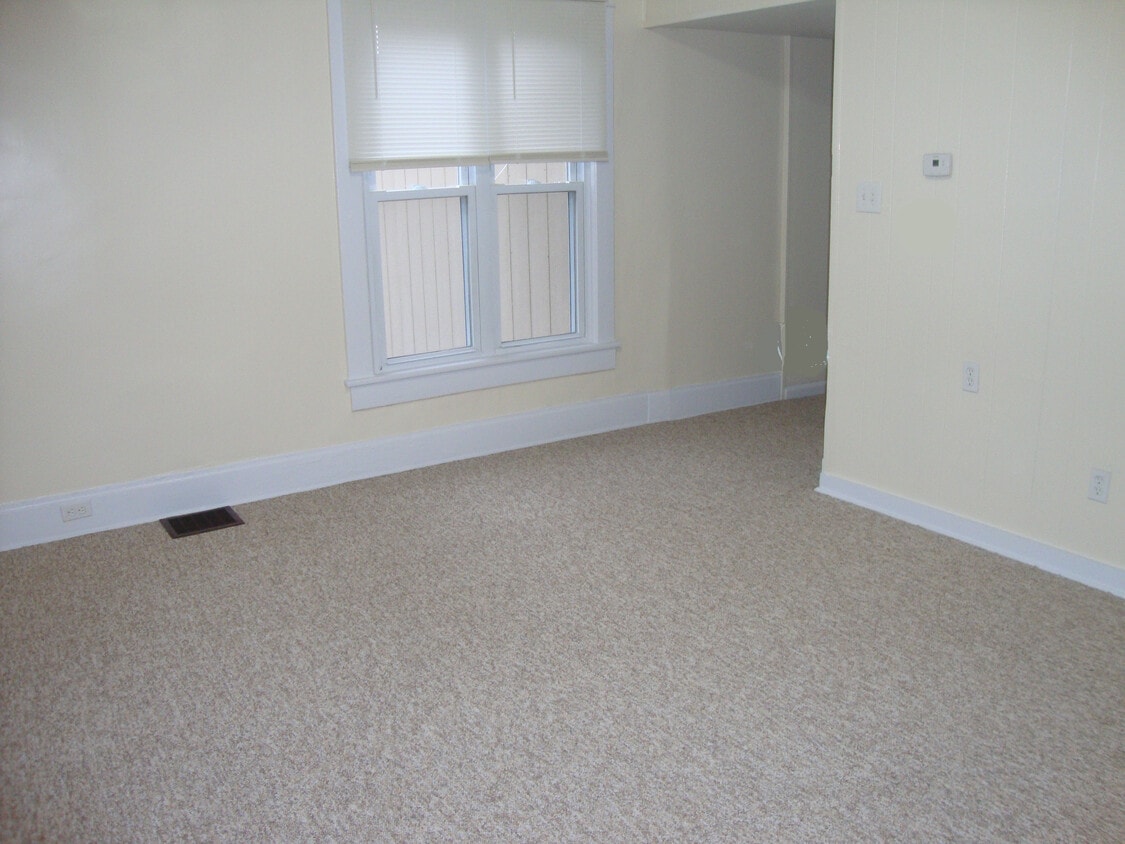 Living room from front door. - 522 E Market St