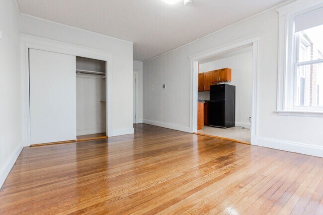 Building Photo - 9/1 No Fee! Renovated 1BR in Fenway elevat...