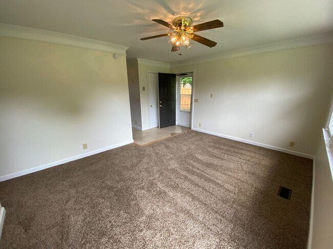 Building Photo - Pet Friendly Home For Rent Near Post!