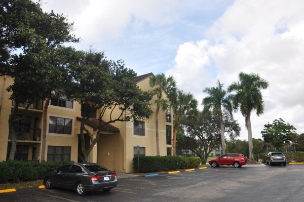 Foto principal - 4441 W McNab Rd