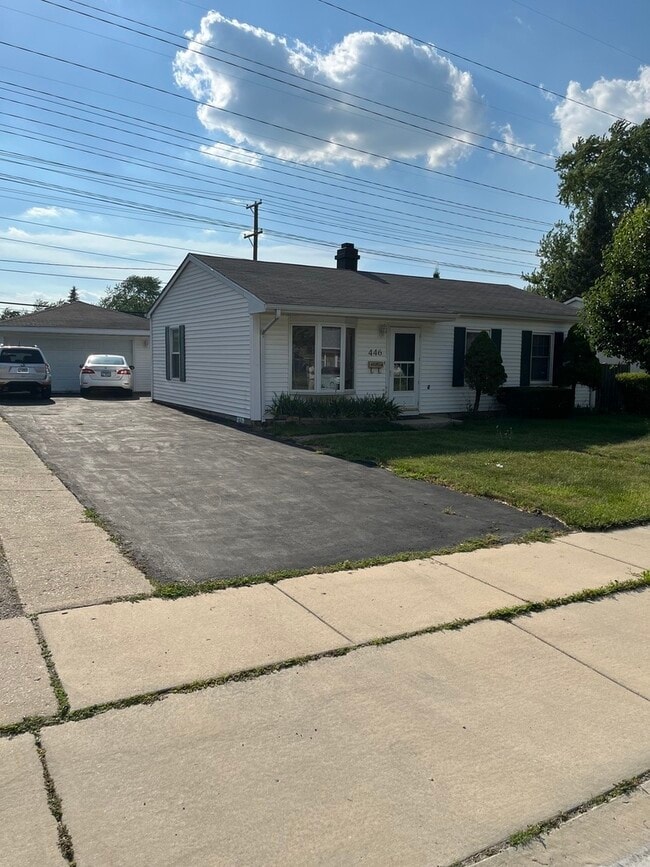 Building Photo - 446 Montrose Dr