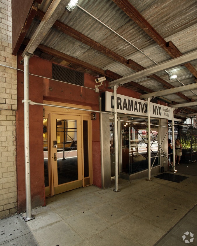 Building Photo - 127 E 34th St
